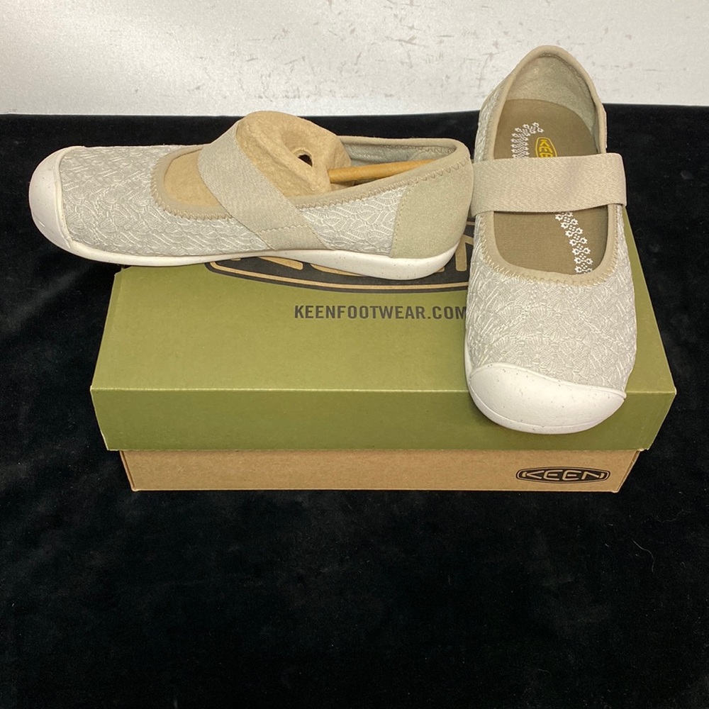 each pair NWT Keen Sienna Mary Janes